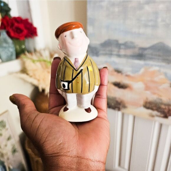 New RARE 1992 Five & Dime Tourist Man With Suitcase Salt & Pepper Shaker. - Picture 8 of 15